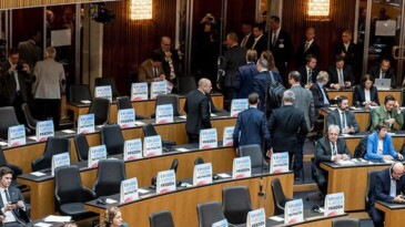 Avusturya’da aşırı sağcı milletvekilleri Zelenskiy konuşurken meclisi terk etti