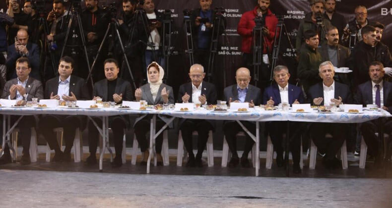 Millet İttifakı’nın Cumhurbaşkanı ve yardımcı adayları fotoğraf karesine zor sığdı