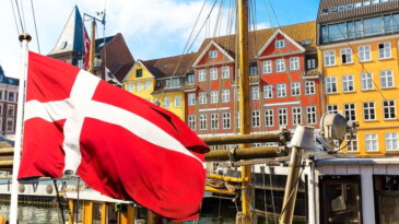 Danimarka’da Kur’an-ı Kerim ve Türk bayrağına saldırı