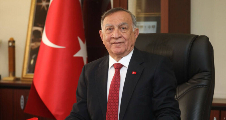 CHP’de aday gösterilmeyen Seyhan Belediye Başkanı Akay istifa etti