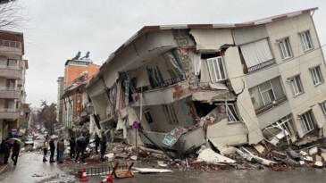 CHP’li Karabat: Depremzedelere bir yılda 319 bin konut verilecekti, ortada biten konut yok