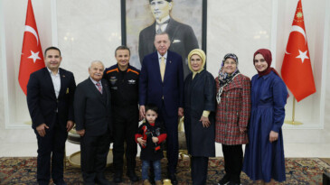 Erdoğan, Türkiye’ye dönen Alper Gezeravcı ile görüştü