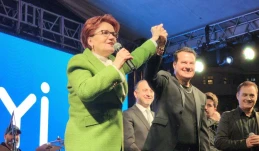 İYİ Parti adayı Hakan Peker ile Akşener, konserde buluştu