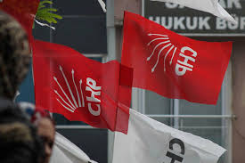 CHP’DE HUKUKUN ÜSTÜNLÜĞÜNDEN YARGIYI TANIMIYORUZ’A SAVRULMA
