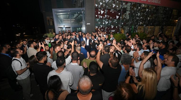 ŞİİRİN ARDINDAKİ GERÇEK, ÖZGÜR ÇELİK’İN SİYASİ ÇIKMAZI !