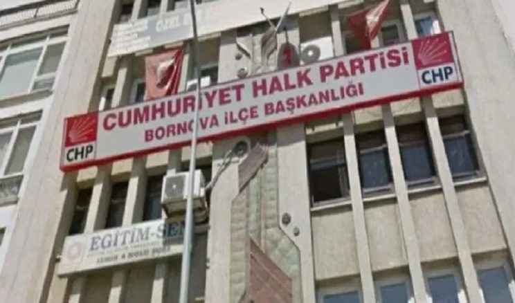 CHP BORNOVA’DA DEVİR TESLİM GERÇEKLEŞTİ