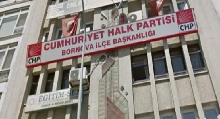 CHP BORNOVA’DA DEVİR TESLİM GERÇEKLEŞTİ